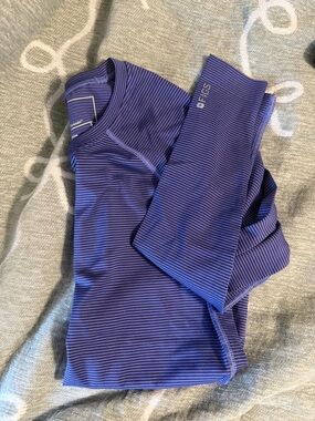 Figs Purple Ribbed Seamless Scrub Top